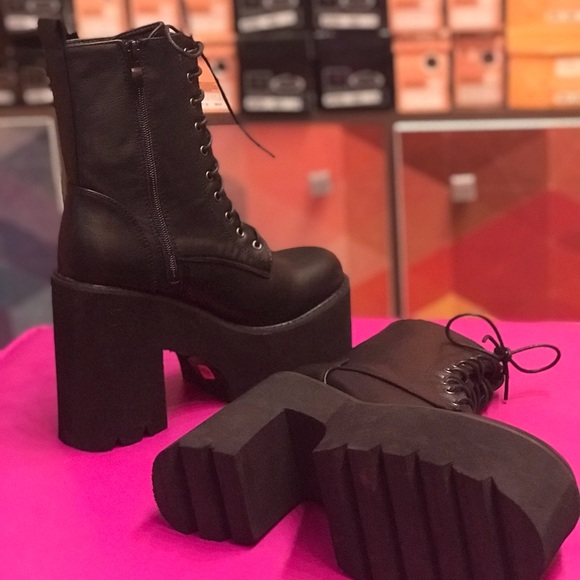 Size 8 Hope Lug Sole Lace-up Heel Combat Ankle Booties Nu Shuz Key West - Picture 4 of 6